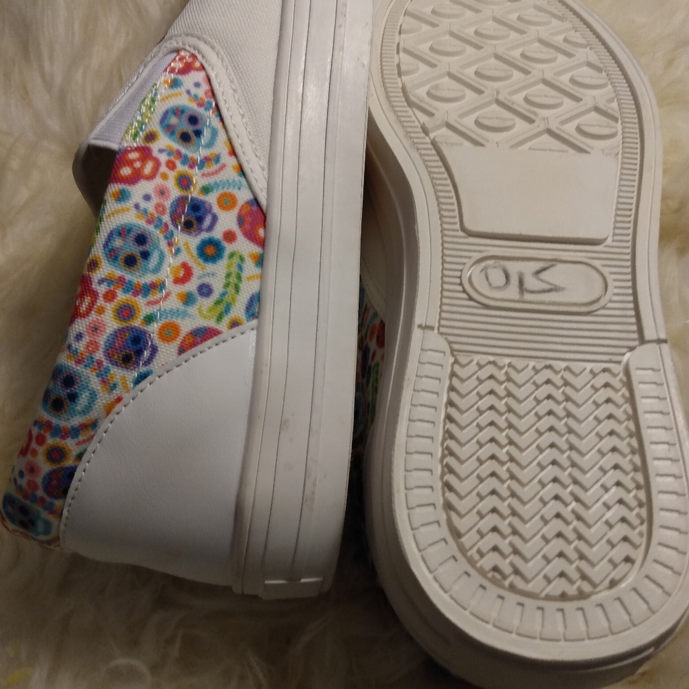 Shoes - Picture 7 of 9